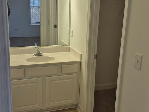 3rd image of 635-675 Woodbrook Dr #635-404