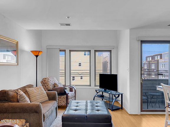 5th image of 132 Sampson Avenue #5