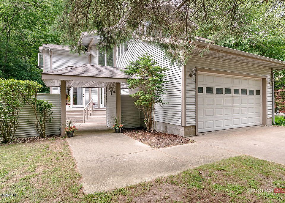1st image of 12555 Lakeshore Dr