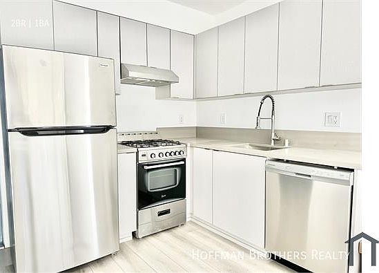1st image of 318 S Mariposa Ave #12A