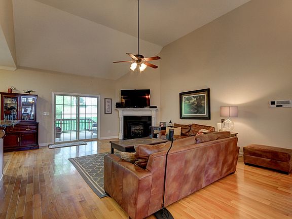 4th image of 157 Roanoke Station Cir