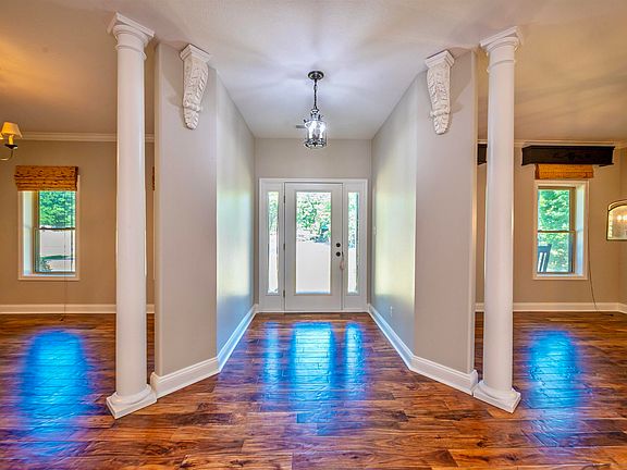 2nd image of 101 Leatherwood Cir