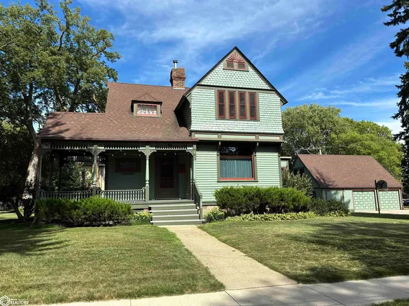 214 N 3rd St, Clear Lake, IA 50428