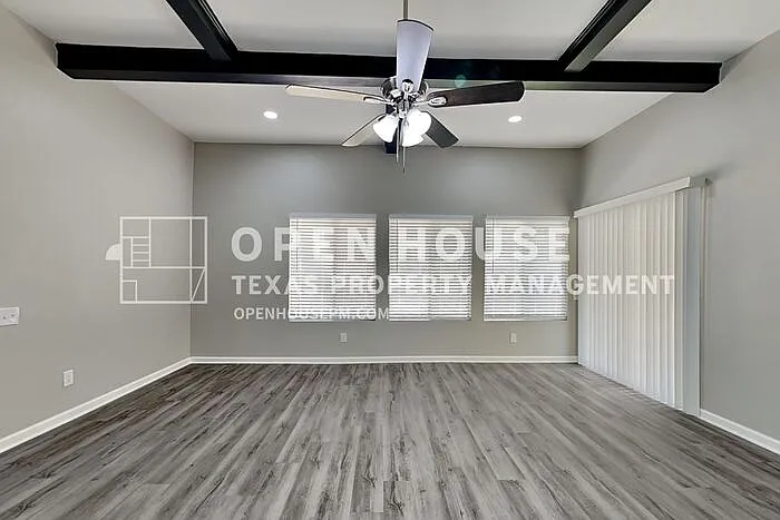 3 bed, 2.5 bath, 2076 sqft, $2,045 — Photo 3