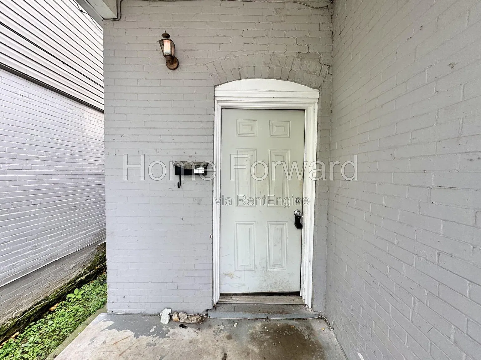 3 bed, 2.0 bath, 1600 sqft, $2,100 — Photo 2