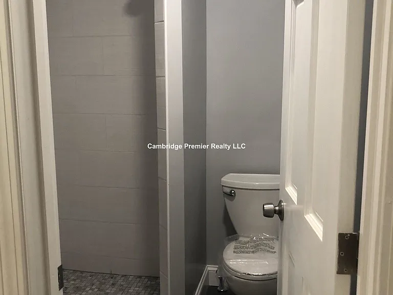 2 Bancroft St #3 — Photo 7