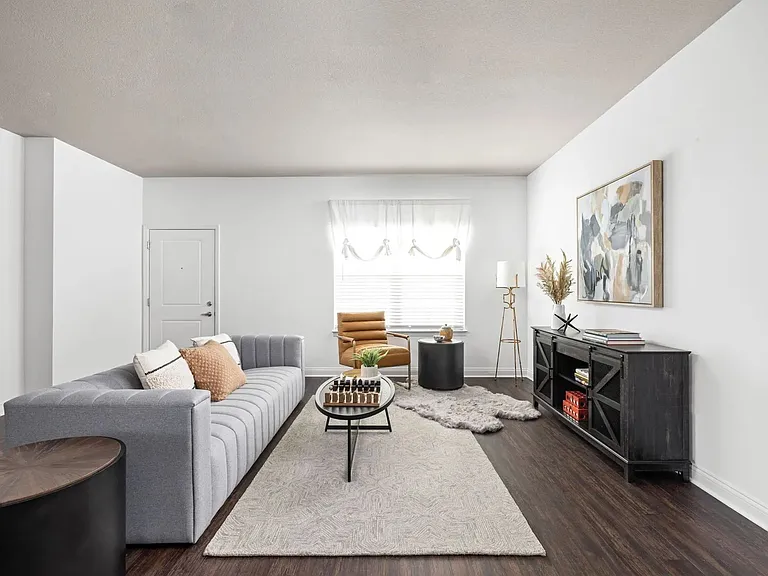Union Club Apartments — Photo 7
