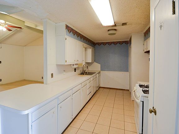 4th image of 670 Birchwood Dr