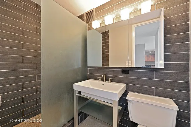 655 W Irving Park Rd #2106 — Photo 14