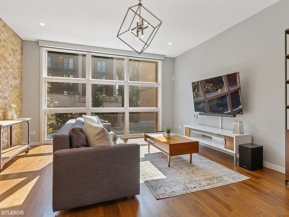 4th image of 814 N Marshfield Ave #1S