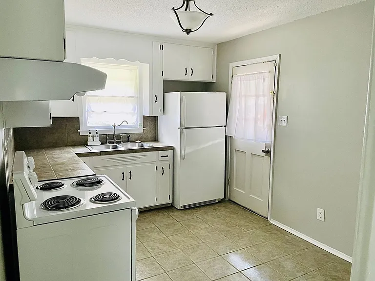 109 Sara Ln — Photo 9