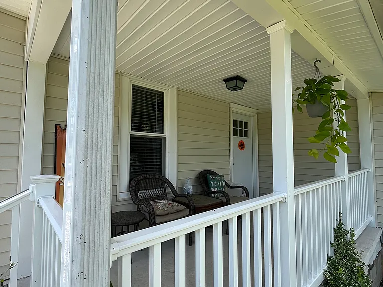 910 Giles Rd — Photo 2