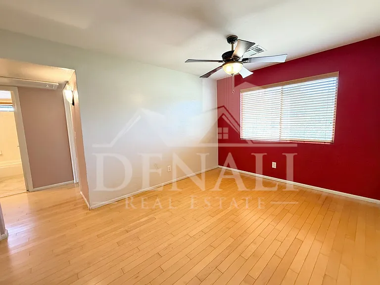 2102 W Knox Rd — Photo 13