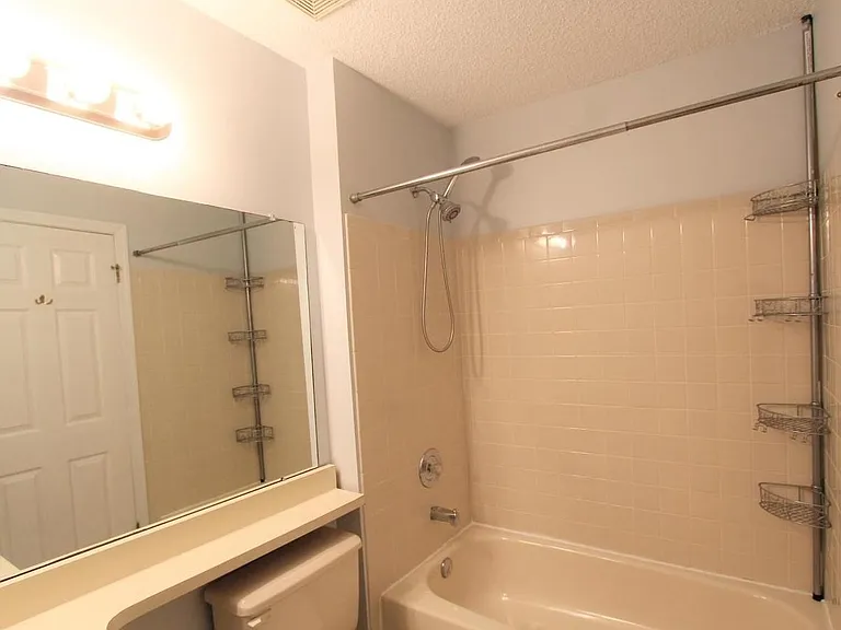 46 Versailles Ct — Photo 15