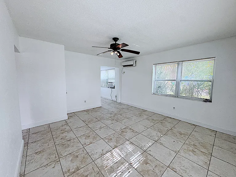 511 SE 2nd Ave #2 — Photo 32
