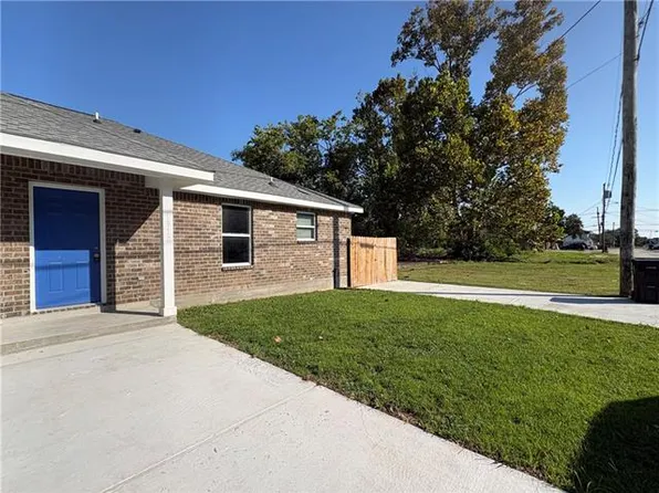 1910 Tusa Dr, Violet, LA 70092