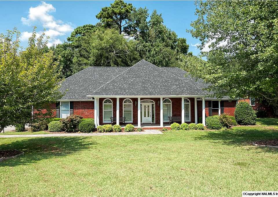 1st image of 185 Greenlawn Dr