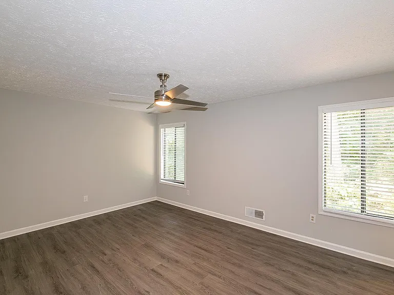3941 Kensington Dr — Photo 20