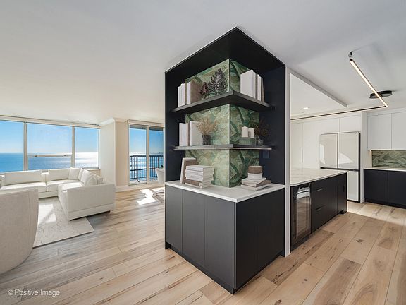 4th image of 940 W Glenlake Ave #30B