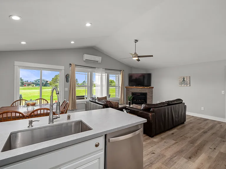 571 Puffin Ave NE — Photo 10