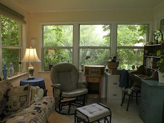 3rd image of 560 Potter Dr