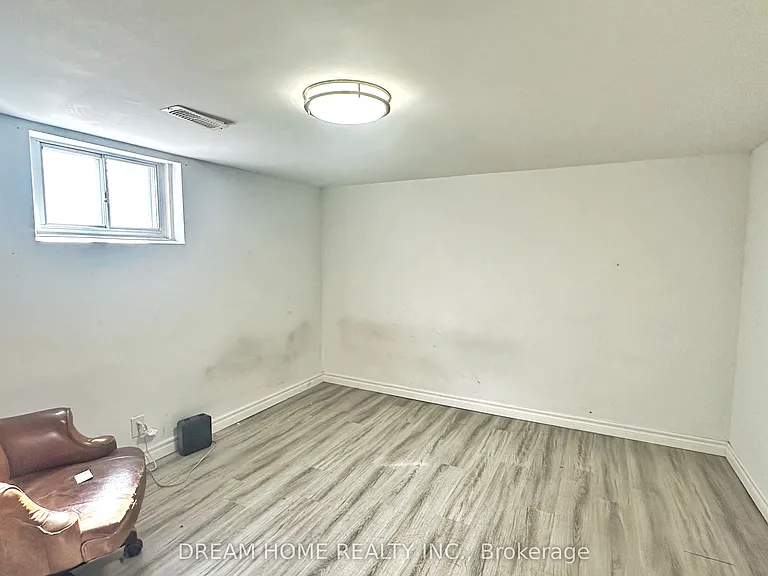 1018 Kennedy Rd #A — Photo 2