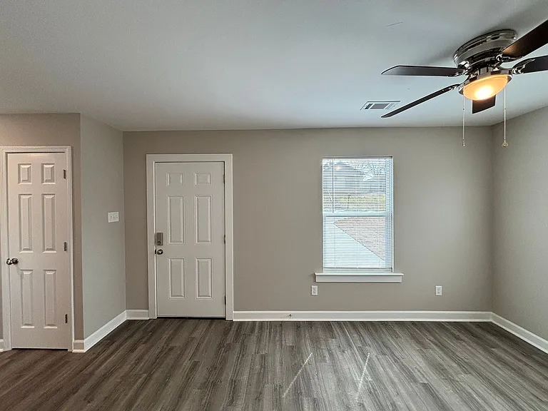 1504 S Valentine St #B — Photo 8