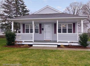 105 Saratoga Ave, Pawtucket, RI 02861