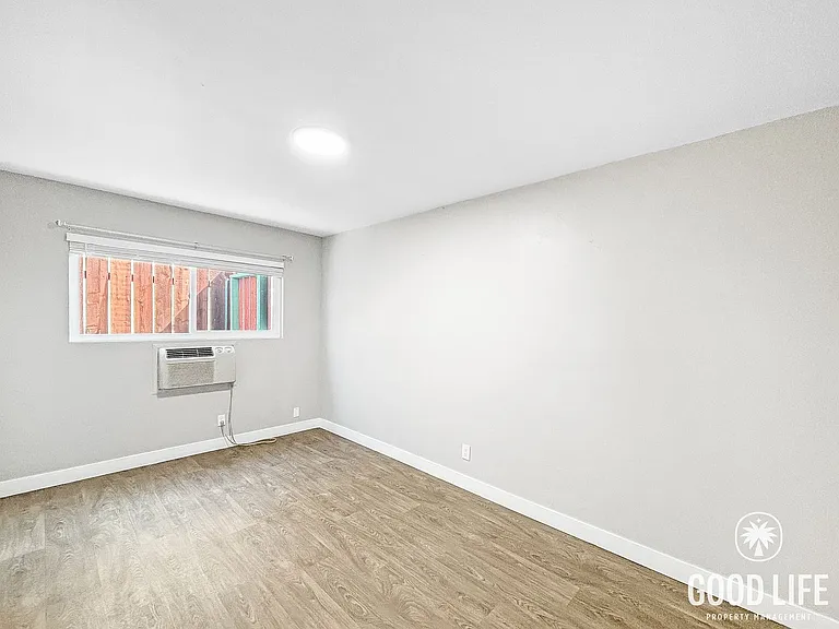 49th St (Units 1-8) — Photo 8