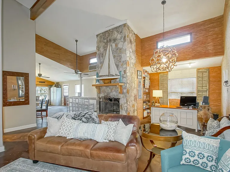 7634 Oakmount Dr — Photo 14