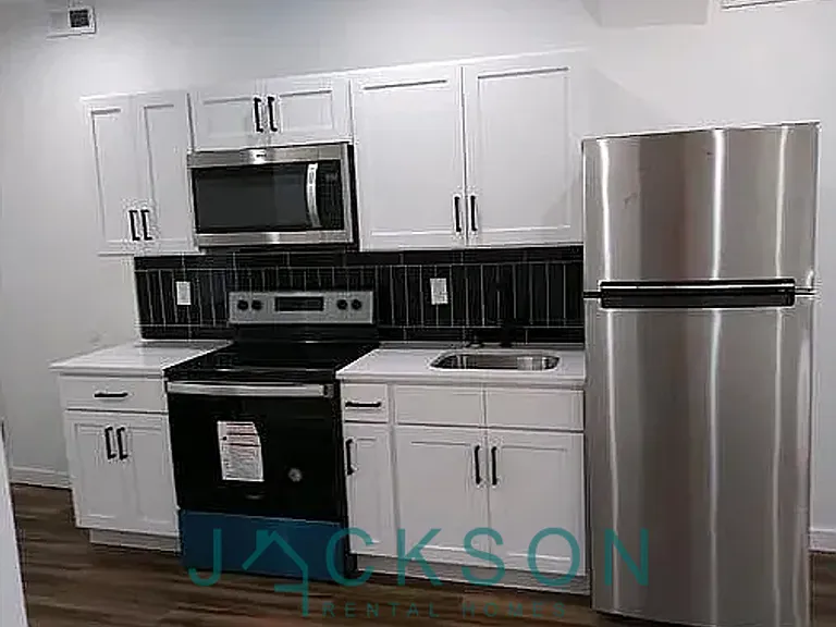 2907 N Ringgold St — Photo 5
