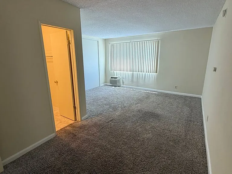 18530 Prairie St. — Photo 7