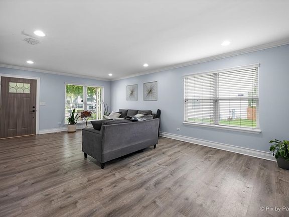 5th image of 1900 Mayfield Ct