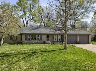 6911 W 69th St, Overland Park, KS 66204