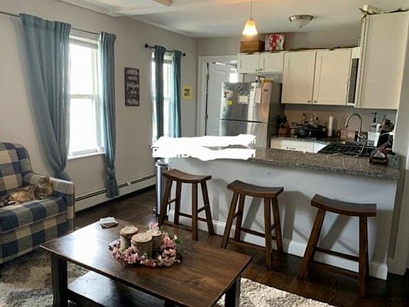 3rd image of 700 Safford St #6