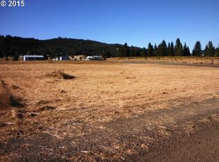 135 Sage Ln, Roseburg, OR 97471