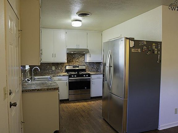 3rd image of 708 Dana St