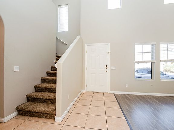 4th image of 5320 Santa Fe Heights St
