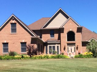 9023 Green Hickory Ln, Fenton, MI