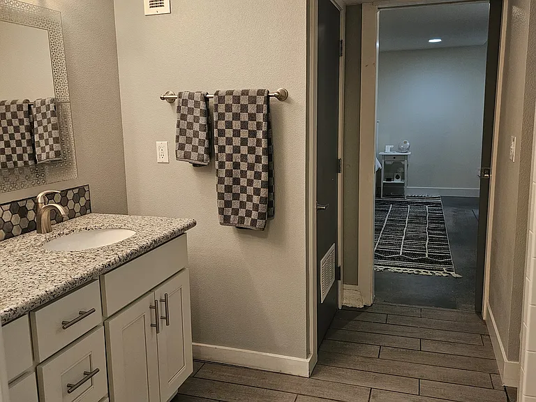 825 N Baldwin St — Photo 27