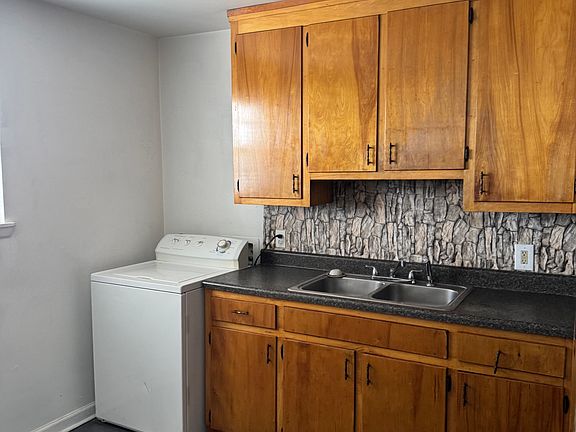 3rd image of 1113 Elm Ave APT C