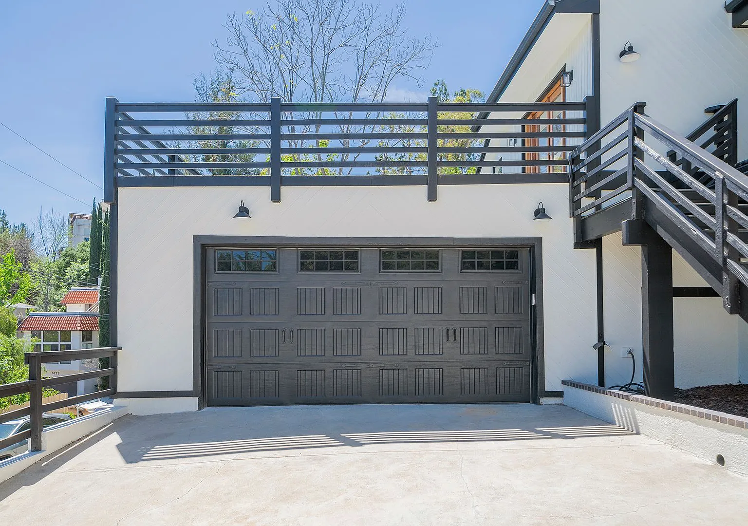 Beautifully Renovated Woodland Hills Home — Photo 4