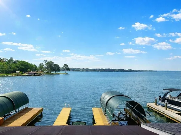 9216 Deepwater Dr, Montgomery, TX 77356