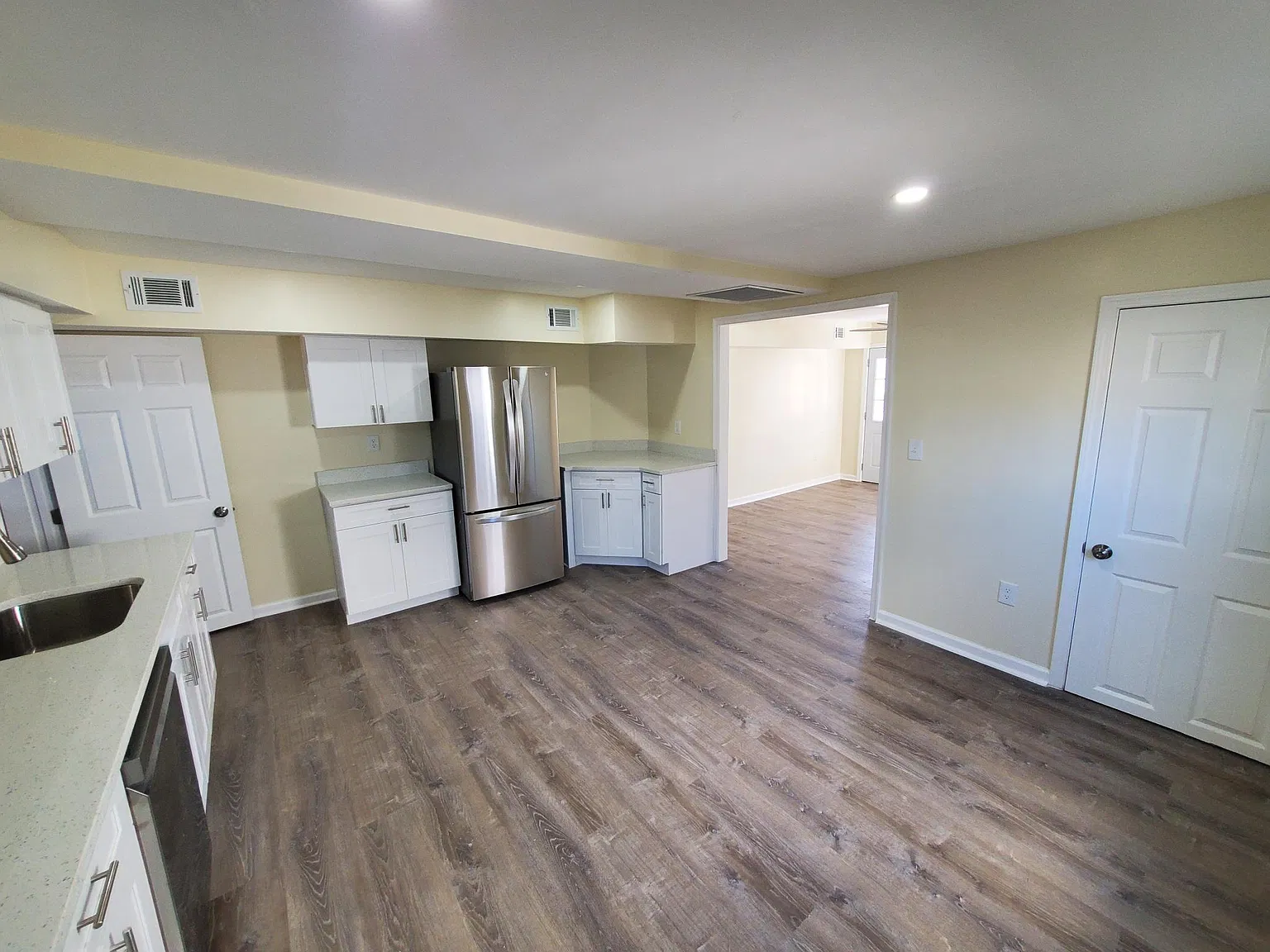 2 bed, 912 sqft, $1,600 — Photo 3