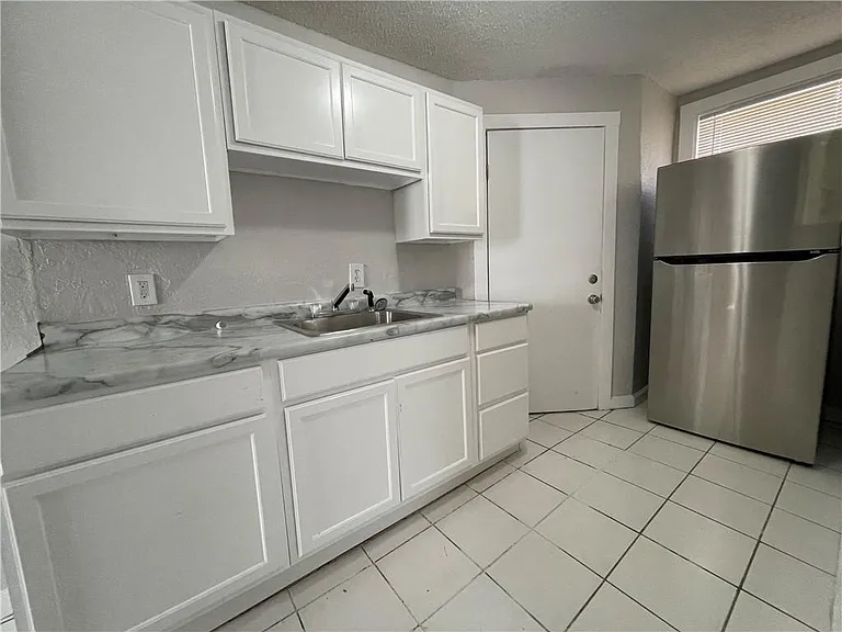 145 Topping Ave #2S — Photo 6