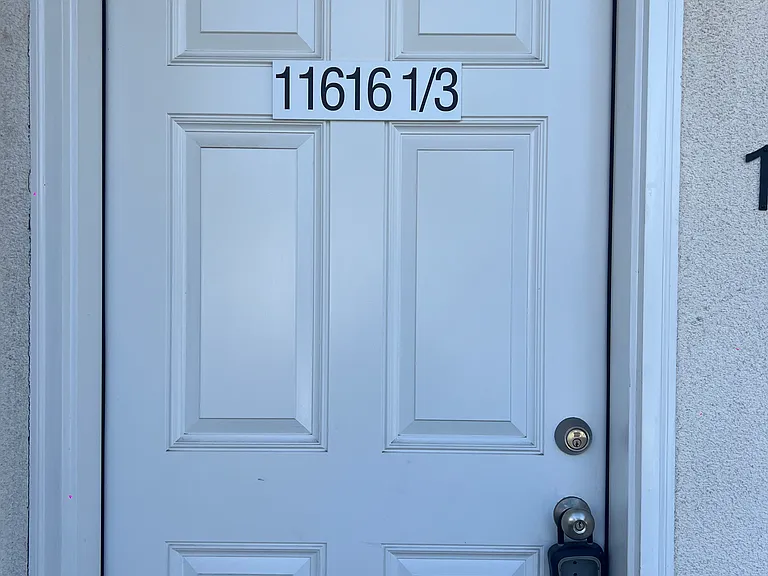11616 Hamlin St — Photo 21