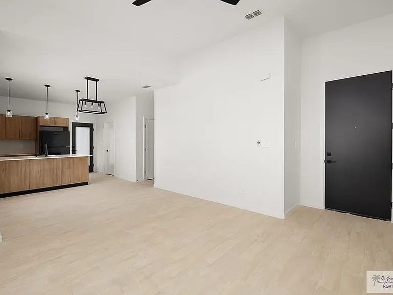 3545 Hidalgo St #2-B — Photo 2