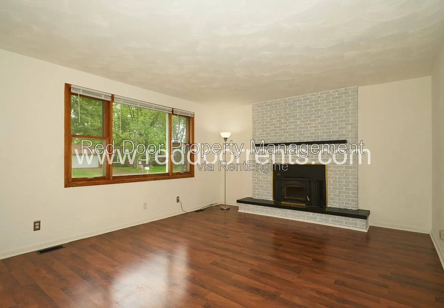 3 bed, 1.0 bath, 1305 sqft, $1,595 — Photo 4