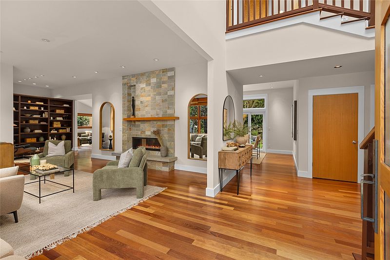 2nd image of 2223 39th Avenue E
