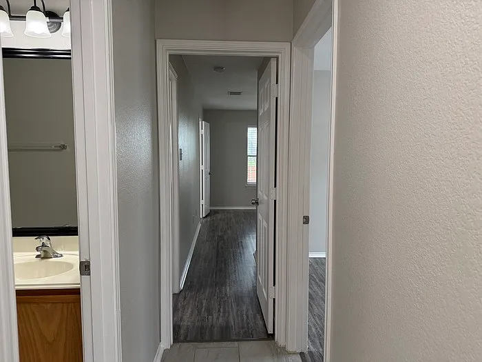 817 Live Oak Dr — Photo 5